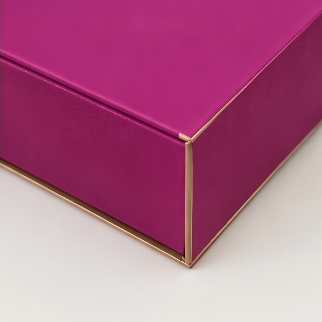 Boîte magnétique rouge sur mesure s'ouvrant sur un emballage personnalisé pour gâteaux de lune avec insert doré