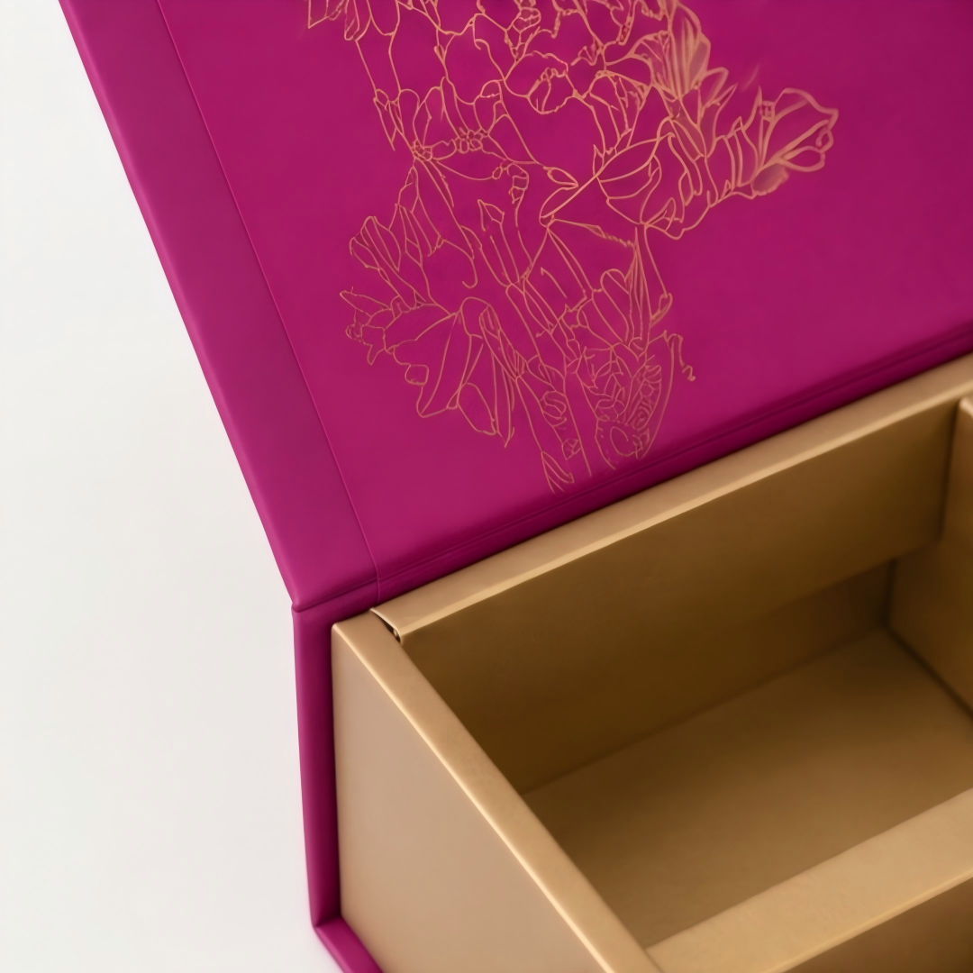 Boîte magnétique rouge sur mesure s'ouvrant sur un emballage personnalisé pour gâteaux de lune avec insert doré